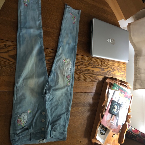 Jean’s - Picture 4 of 4